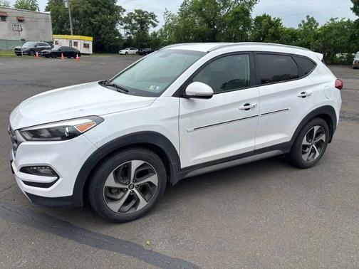 Dazzling White 2017 Hyundai TUCSON Sport