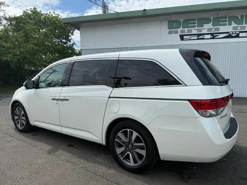 White Diamond Pearl 2016 Honda Odyssey Touring Elite