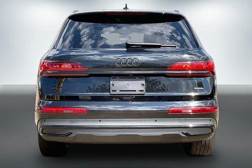 Mythos Black Metallic 2023 Audi Q7 55 Premium Plus