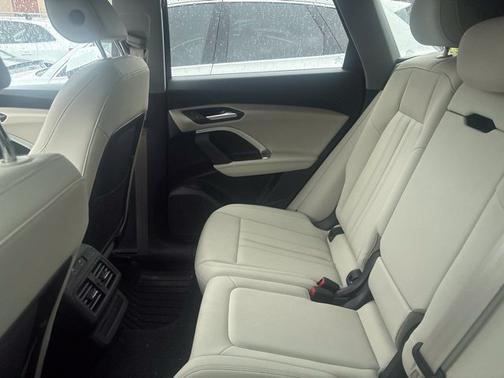 Grenadine Red Metallic 2025 Audi Q5 2.0T Premium