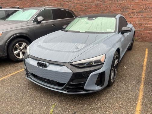 Kemora Gray Metallic 2023 Audi e-tron GT Premium Plus