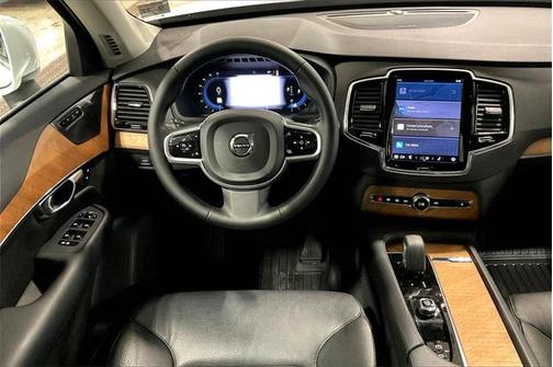2023 Volvo XC90 B5 Plus