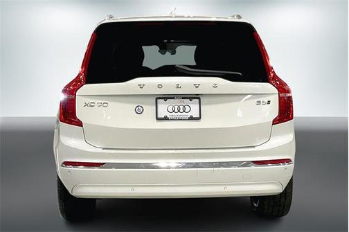 2023 Volvo XC90 B5 Plus
