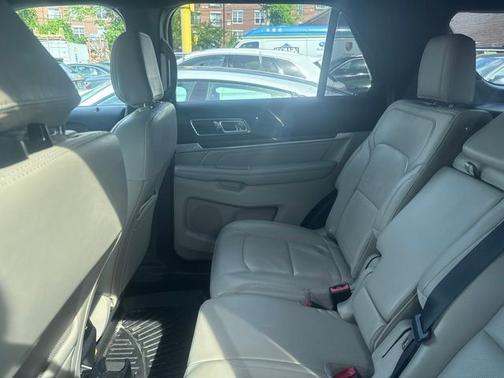 White Platinum Clearcoat Metallic 2018 Ford Explorer Limited