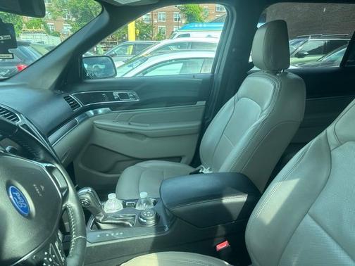 White Platinum Clearcoat Metallic 2018 Ford Explorer Limited