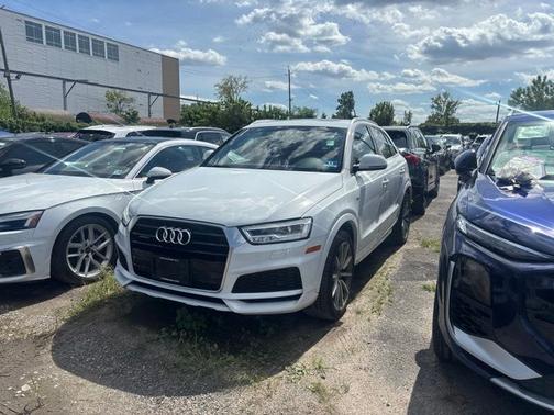 Glacier White Metallic 2018 Audi Q3 2.0T Premium