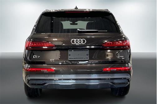 2023 Audi Q7 45 Premium Plus
