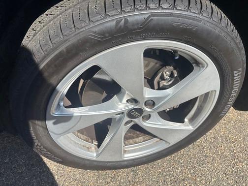 Mythos Black Metallic 2025 Audi Q5 2.0T Premium Plus