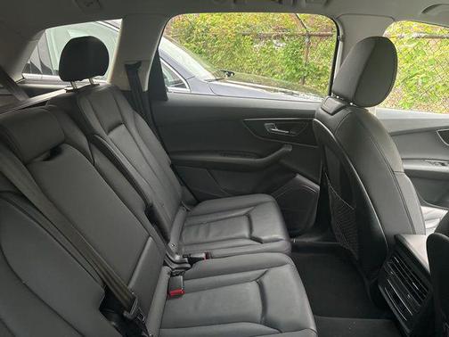2022 Audi Q7 55 Premium