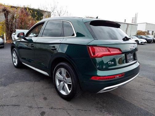 Photo 4 of 30 of 2019 Audi Q5 2.0T Premium