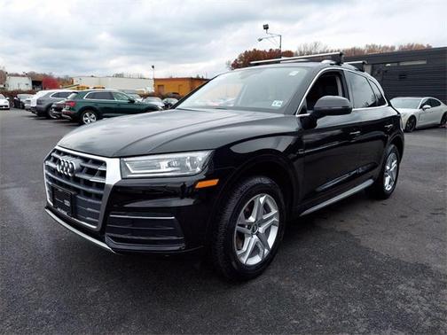 Photo 3 of 31 of 2019 Audi Q5 2.0T Premium