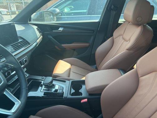 Daytona Gray Pearl Effect 2023 Audi Q5 45 S line Premium