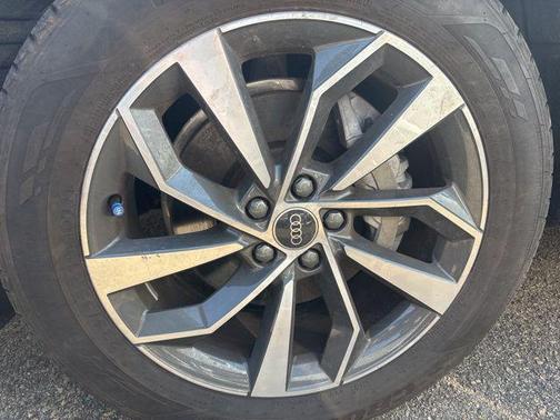 Daytona Gray Pearl Effect 2023 Audi Q5 45 S line Premium