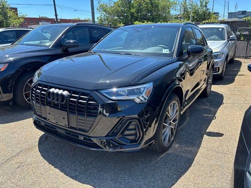 Mythos Black Metallic 2025 Audi Q3 Premium Plus