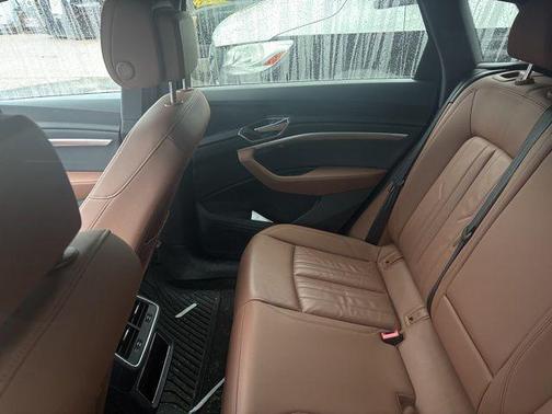 2023 Audi e-tron Premium quattro