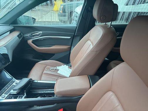 2023 Audi e-tron Premium quattro