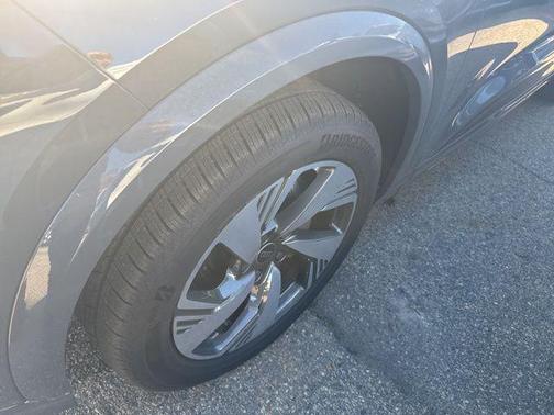 2025 Audi Q6 e-tron Premium Plus quattro