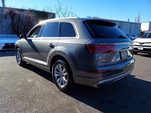 Photo 4 of 31 of 2018 Audi Q7 2.0T Premium Plus