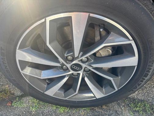 Mythos Black Metallic 2024 Audi Q5 45 S line Premium