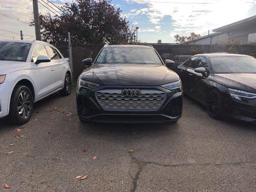 2024 Audi Q8 e-tron Premium Plus