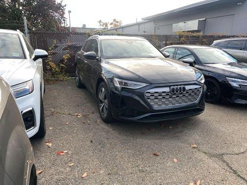 2024 Audi Q8 e-tron Premium Plus