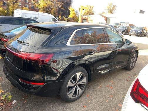 2024 Audi Q8 e-tron Premium Plus