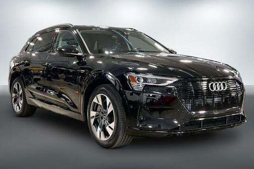 Mythos Black Metallic 2023 Audi e-tron Premium quattro