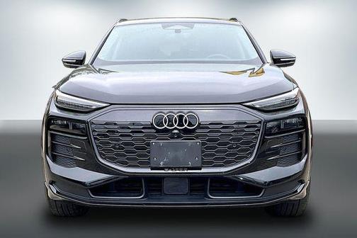 Mythos Black Metallic 2025 Audi Q6 e-tron Premium Plus quattro