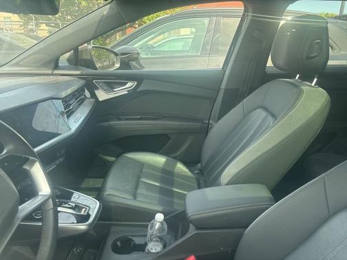 Mythos Black Metallic 2023 Audi Q4 e-tron Premium