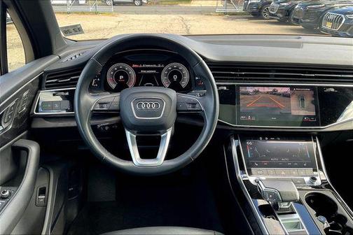2022 Audi Q7 45 Premium Plus