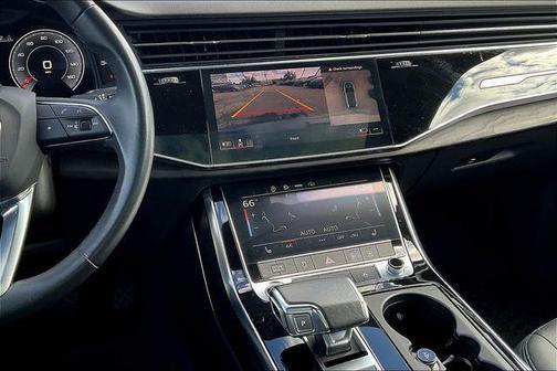 2022 Audi Q7 45 Premium Plus