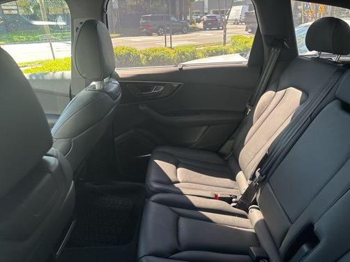 Mythos Black Metallic 2025 Audi Q7 55 Prestige
