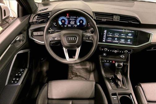 2025 Audi Q3 Premium 45 TFSI S line quattro Tiptronic