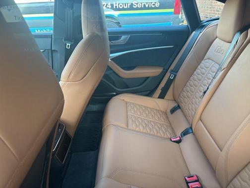 Mythos Black Metallic 2024 Audi RS 7 4.0T Performance