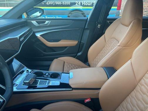 Mythos Black Metallic 2024 Audi RS 7 4.0T Performance