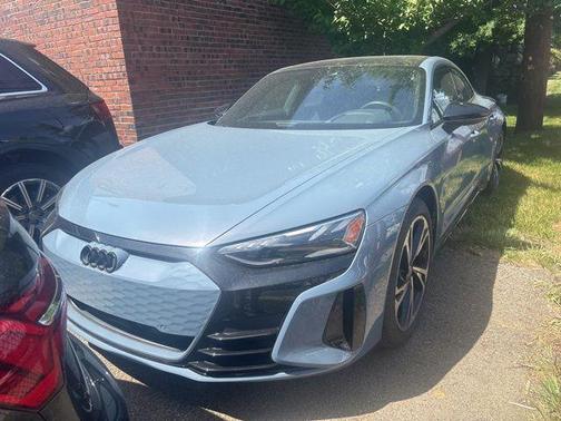 Kemora Gray Metallic 2024 Audi e-tron GT Premium Plus