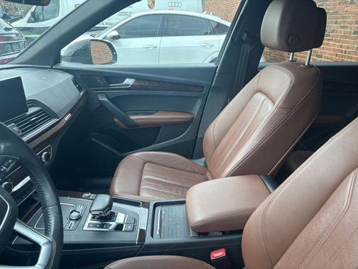 Mythos Black Metallic 2019 Audi Q5 2.0T Premium Plus