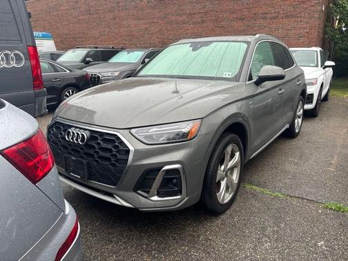 Chronos Gray Metallic 2023 Audi Q5 45 S line Premium Plus