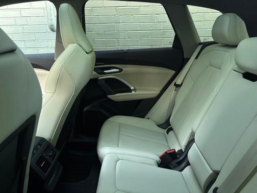 Mythos Black Metallic 2025 Audi Q5 2.0T Premium Plus