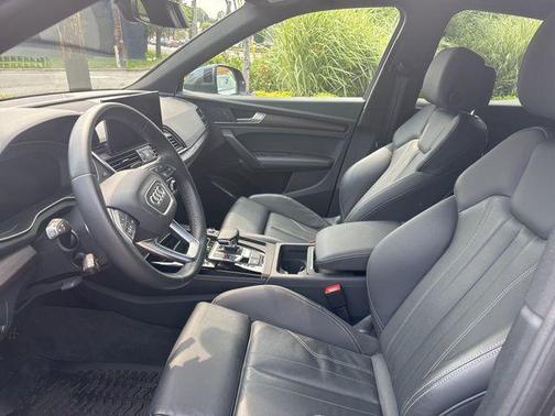 2022 Audi Q5 45 S line Premium Plus