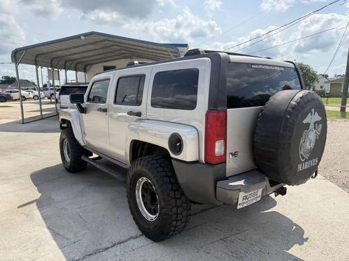Tan 2006 Hummer H3 Base