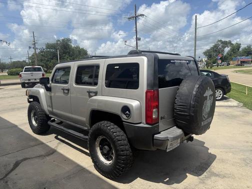 Tan 2006 Hummer H3 Base