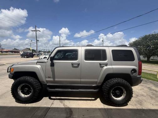 Tan 2006 Hummer H3 Base