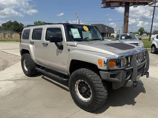 Tan 2006 Hummer H3 Base