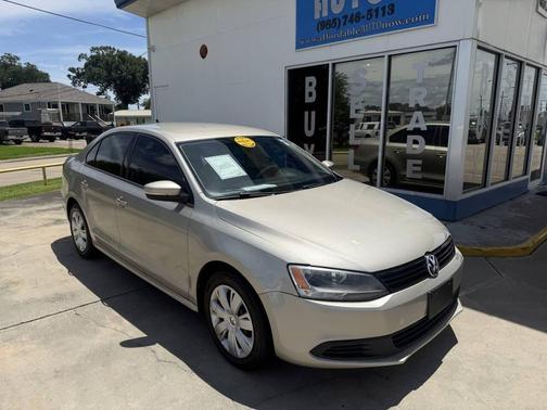 Tan 2014 Volkswagen Jetta Auto SE