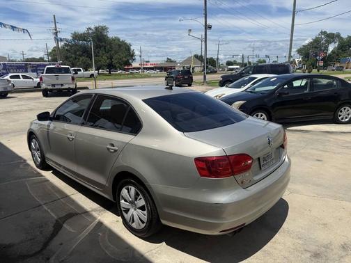 Tan 2014 Volkswagen Jetta Auto SE
