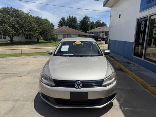 Tan 2014 Volkswagen Jetta Auto SE