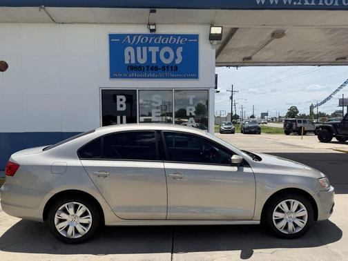 Tan 2014 Volkswagen Jetta Auto SE