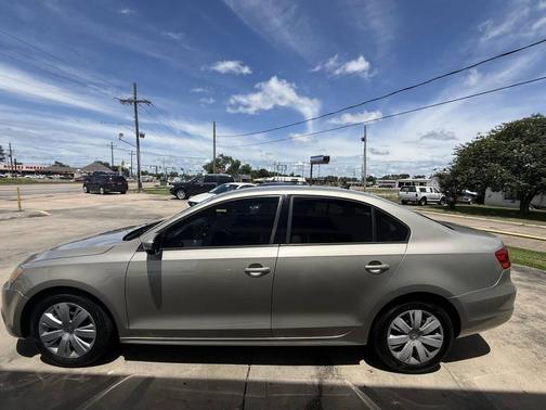 Tan 2014 Volkswagen Jetta Auto SE