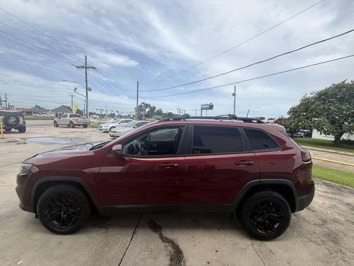 Maroon 2019 Jeep Cherokee Latitude